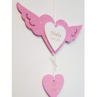 Dřevěné jméno se 4 údaji na ochranných křídlech anděla