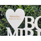 Dárek na promoce Bc. stojan s jménem a srdíčkem na míru