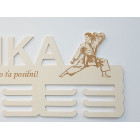 Dřevěný držák na medaile s jménem a laserovaným textem 55cm karate