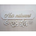 Dřevěný rodinný kalendář typ A s nápisem "Naši milovaní"