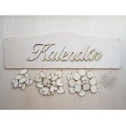 Dřevěný rodinný kalendář typu B s nápisem "Kalendář"