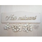 Dřevěný rodinný kalendář typ B s nápisem "Naši milovaní"