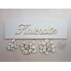 Dřevěný rodinný kalendář typu C s nápisem "Kalendář"