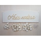 Dřevěný rodinný kalendář typu C s nápisem "Naše rodina"