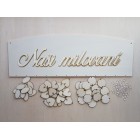 Dřevěný rodinný kalendář typu C s nápisem "Naši milovaní"