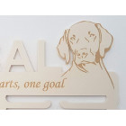 Dřevěný držák na medaile s laserováním 45cm pes Weimarský ohař