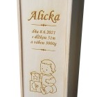 Úložná dřevěná krabice pro miminko s údaji