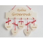 Dřevěný štítek RODINA šířka 30cm-4-5ks srdíček