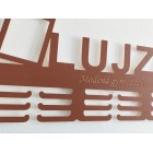 Dřevěný věšák na medaile malovaný 55cm fotrámeček a gravírování. Text na zakázku