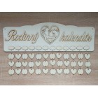 Dřevěný rodinný kalendář typu B se nápisem "Rodinný kalendář" SRDCE