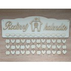 Dřevěný rodinný kalendář typ B se nápisem "Rodinný kalendář" DOMEČEK