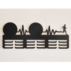 Dřevěný věšák na medaile natřený černou barvou, 55 cm na 2 TRIFFT