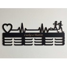 Dřevěný věšák na medaile malovaný 55cm fotrámeček a gravírování. Text na zakázku