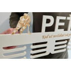 80 cm dřevěný držák na medaile s laserovým vyřezáním a jménem LEDNÍ HOKEJ