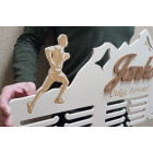 80cm dřevěný věšák na medaile s laserováním a jménem - Domino