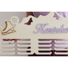 80cm dřevěný věšák na medaile s laserováním a jménem krasobruslení