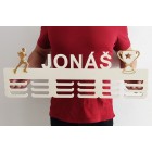 65cm dřevěný věšák na medaile s rytím pohár vítězů