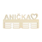 Dřevěný závěs na medaile s jménem a srdíčkem 45cm