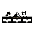 Dřevěný věšák na medaile s horami malovaný, 55 cm s vyrytím