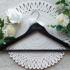 Svatební věšák s nápisem nevěsta ČERNÝ