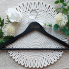 Svatební věšák se nápisem ženich ČERNÝ