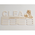 Dřevěný držák na medaile s laserováním 45cm pes Briard