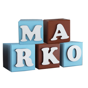 Dřevěné kostky s jménem