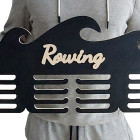 Dřevěný věšák na medaile VLNY 80cm + malování + jméno