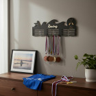 Dřevěný věšák na medaile VLNY 80cm + malování + jméno