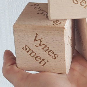 Dřevěná kostka pro nerozhodné 5,5cm - Domácí práce 2