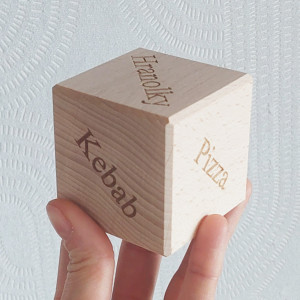 Dřevěná kostka pro nerozhodné 5,5cm - Jídlo