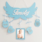 Jméno na křídlech s údaji o narození