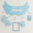 Jméno na křídlech s údaji o narození