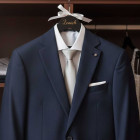 Svatební věšák se nápisem ženich ČERNÝ