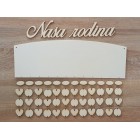 Dřevěný rodinný kalendář typu C s nápisem "Naše rodina"