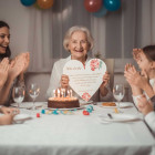 Dřevěné srdíčko 30cm milá babička + věnování NA MÍRU