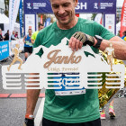 80cm dřevěný závěs na medaile s laserováním a jménem - Janko