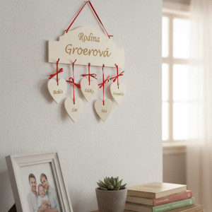 Dřevěný štítek RODINA šířka 30cm-4-5ks srdíček 2