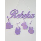 Dřevěné jméno na stěnu barva fialová