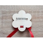 Dřevěná brož na kočárek s názvem-květina