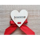 Dřevěná brož na kočárek s jménem-srdíčko