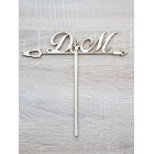 Dřevěný kolík iniciálky se šípem šířka 20cm